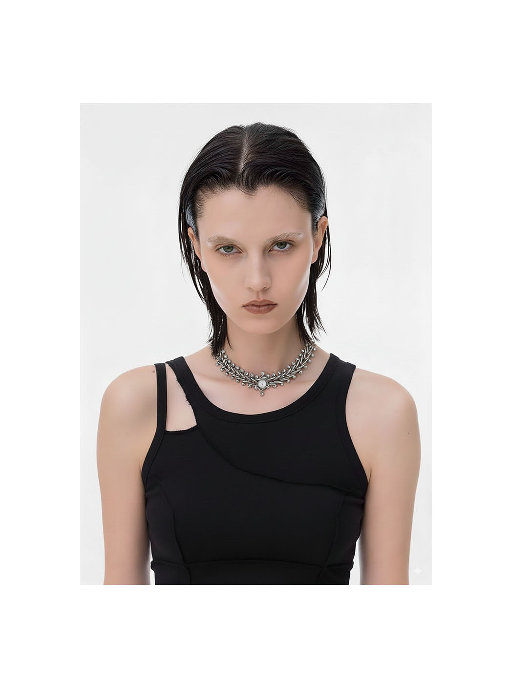 AURA PEARL DARK CHOKER